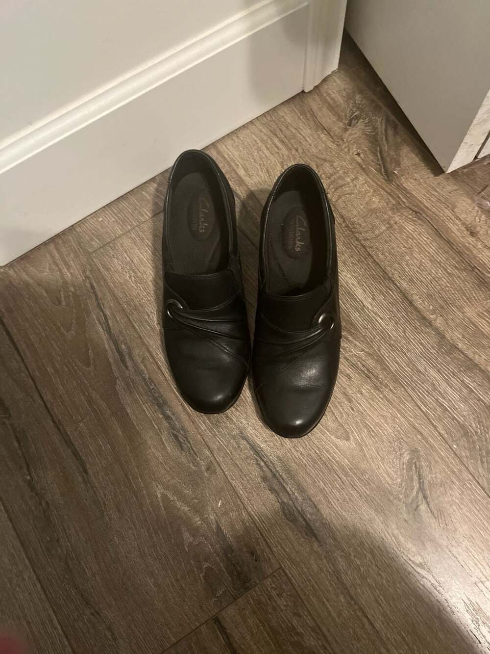 Clarks Bendables Black Leather Pleated Slip-On Heels with Ring Detail Size 7.5M